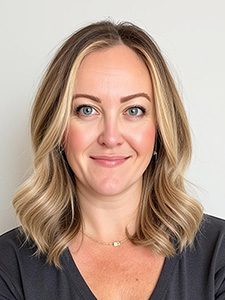Amanda Silva_300x400_v2staff